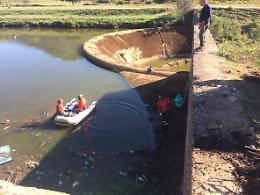 [FOTO] Decine di volontari al lavoro per ripulire il letto del fiume Amaseno dai rifiuti