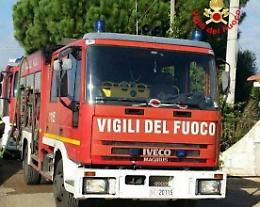 Provoca un incendio nel tentativo di asciugarsi gli abiti