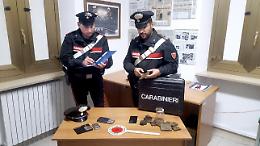 Fermato e poi perquisito anche in casa, arrestato per detenzione di hashish