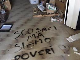 Rubano nel garage e poi lasciano il messaggio beffa: "Scusa, siamo poveri"