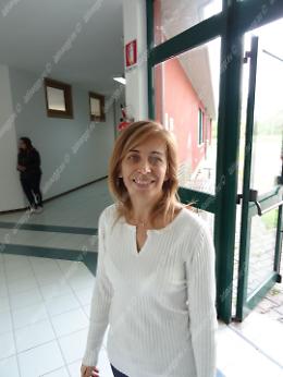Odori insopportabili in classe, la protesta di genitori e studenti del liceo Meucci: arrivano i carabinieri