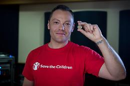 Tiziano Ferro è il volto della nuova campagna di Save The Children