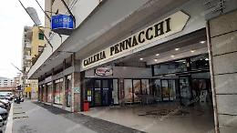 I ladri entrano dal tetto: colpo nella sala slot della Galleria Pennacchi