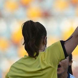 Schiaffo all'arbitro donna: il giudice di gara picchiato dal giocatore espulso