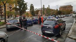 Ragazzo di 24 anni si suicida sparandosi in auto a piazza Moro