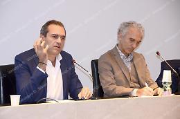 De Magistris prova a dare lezioni: "Così ho abbattuto un sistema"