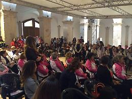 "Nemmeno con un fiore", la kermesse per dire no alla violenza sulle donne