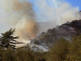 Terracina, incendio colposo a San Silviano: denunciata una donna