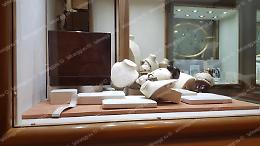 Colpo in gioielleria in pieno giorno, il rebus dell'antifurto