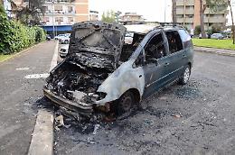 Torna l'incubo piromane, due auto a fuoco nella notte a Latina