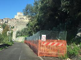 Iniziati i lavori per la sistemazione di una parte del costone lungo via Matteotti