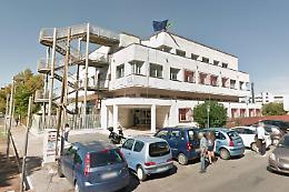Intonaco cade su una studentessa, scuola chiusa fino a lunedì