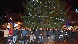 Il Natale è di casa a Lariano: acceso il grande albero