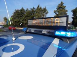 Terrore sulla Pontina, un'auto prende fuoco in marcia