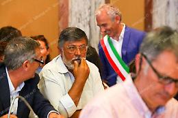 Tensione in Giunta: Capirci come Costanzo, scontro sulla Iovinella