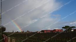 Spettacolo a Nettuno: un grande arcobaleno in cielo dopo la pioggia