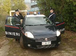 Beccati a rubare finestre da un carabiniere fuori servizio: arrestati