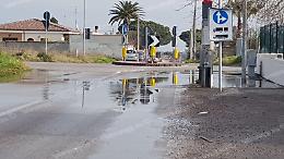 Un mare d'acqua in via Batteria Siacci, grossa perdita in strada