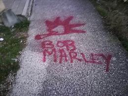 Bestemmie scritte nel piazzale, denunciato un minorenne