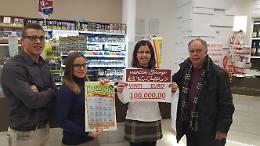 La dea bendata bacia la città, gratta e vince 100 mila euro