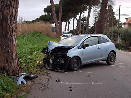 Schianto con l'auto contro un albero, la vittima è Marlene Paredes Paredes