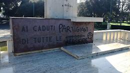 Monumento ai caduti imbrattato, la condanna del Comune