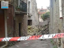 "Sfrattata" da casa per un crollo, ora vive separata dai suoi gatti e cani