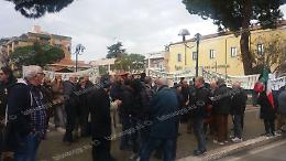 Periferie senza servizi, protesta contro la giunta Terra