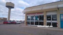 Cade dagli scogli mentre cerca di fare una foto, ferita una donna