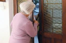 Addormentano una zia con il sonnifero nel caffè per derubarla