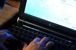 Ingiurie agli agenti sui social network, scattano le denunce