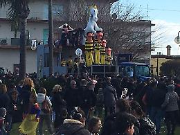 Carnevale, successo di pubblico per i carri di Borgo Vodice