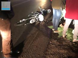 Incidente stadale sull'Appia, ferito un ragazzo a bordo di una moto