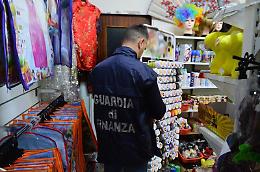 La Finanza sequestra 40 mila prodotti di carnevale contraffatti