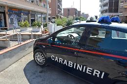 Acquista occhiali di marca on line ma a casa gli arrivano scadenti imitazioni: due denunciati per truffa