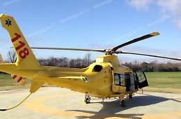 Colpito da un cerchione di auto sul volto: ferito gravemente sul lavoro