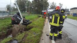 Pauroso incidente su strada Acque Alte, un'auto si ribalta
