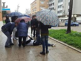 Aggressione in centro. "Sono stato assalito da tre persone"