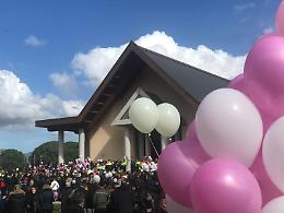 Oltre 1500 persone per i funerali delle piccole Alessia e Martina