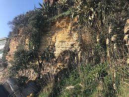 Crolla la falesia ai Marinaretti, pericoli sulla spiaggia