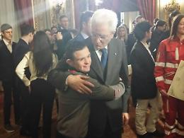 Valerio Catoia diventa Alfiere della Repubblica: l'abbraccio con Mattarella