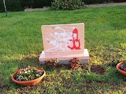 I vandali tornano a colpire, sfregiata ancora la stele per Norma Cossetto