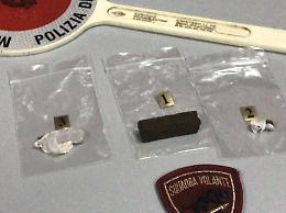 Algerino in atteggiamento sospetto denunciato per possesso di hashish
