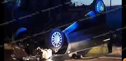 Perde il controllo dell'auto e si ribalta, ferite due donne