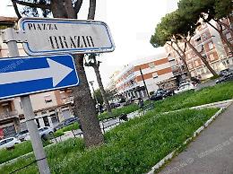 Lite furibonda in pieno giorno. Scappano tutti alla vista della Polizia
