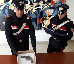 Pistola rubata e munizioni in casa, arrestato un 44enne