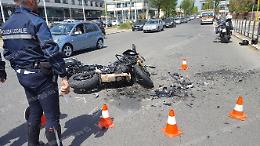 Auto contro moto in un incrocio di via del Lido