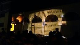 Geniale e suggestivo, il videomapping del mercato conquista la città