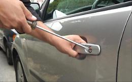 Furto di alluminio e tentato furto di un'auto: due arresti