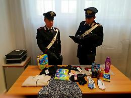 Ladre tradite dai nomi sulla bomboniera rubata: arrestate tre rom